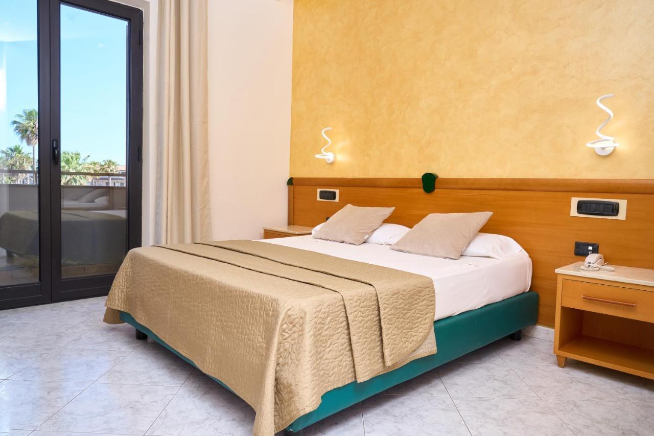 Hotel Miramare Varcaturo Esterno foto